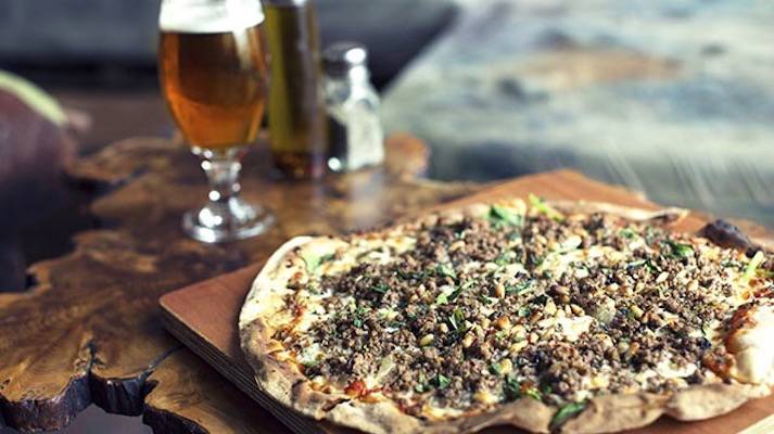 crate-brewery-lunch-pizza-beer