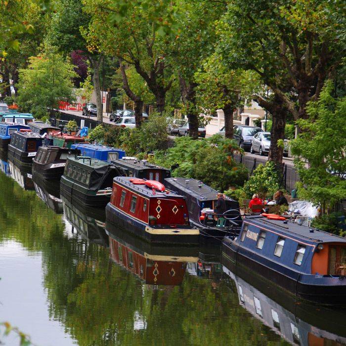 Stroll along the canal 