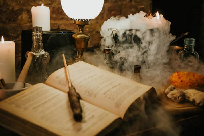 london-incognito-harry-potter-the-cauldron-magical-pub-potion-making
